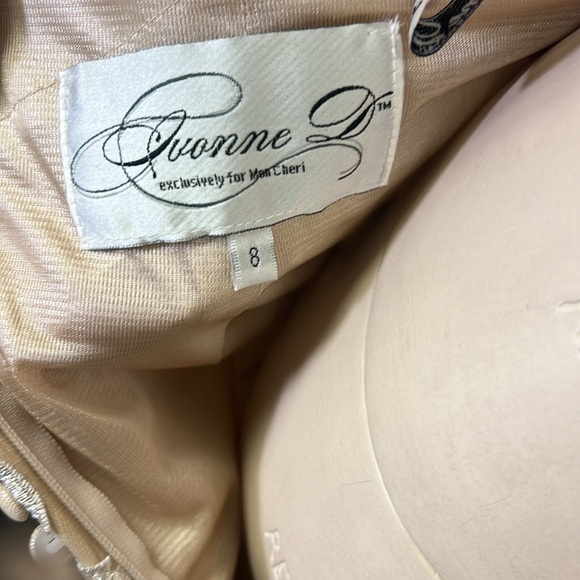 Ivonne D exclusively for Mon Cheri embroidery sleevelessV-neck wedding dress - Picture 13 of 17